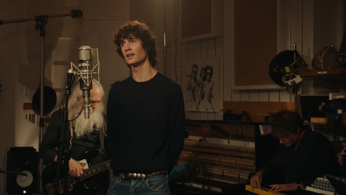 Sombr dal hitu "Homewrecker" nový vibe. Takto si ho ešte nepočul!
