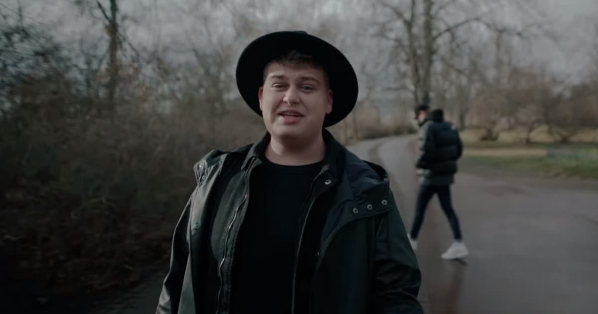 Martin Císar, Paulie Garand a DJ Wich spojili sily v chytľavej novinke s názvom "Nic víc"