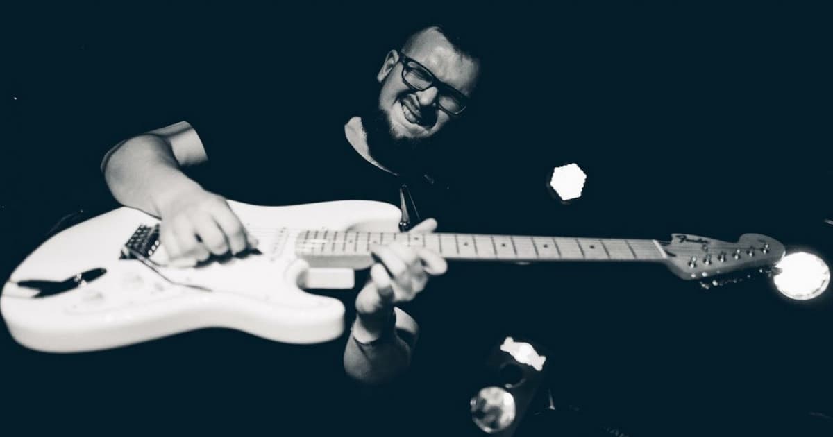 Mladý hudobník Peter Zajaček z kapely Medial Banana vydáva debutový album