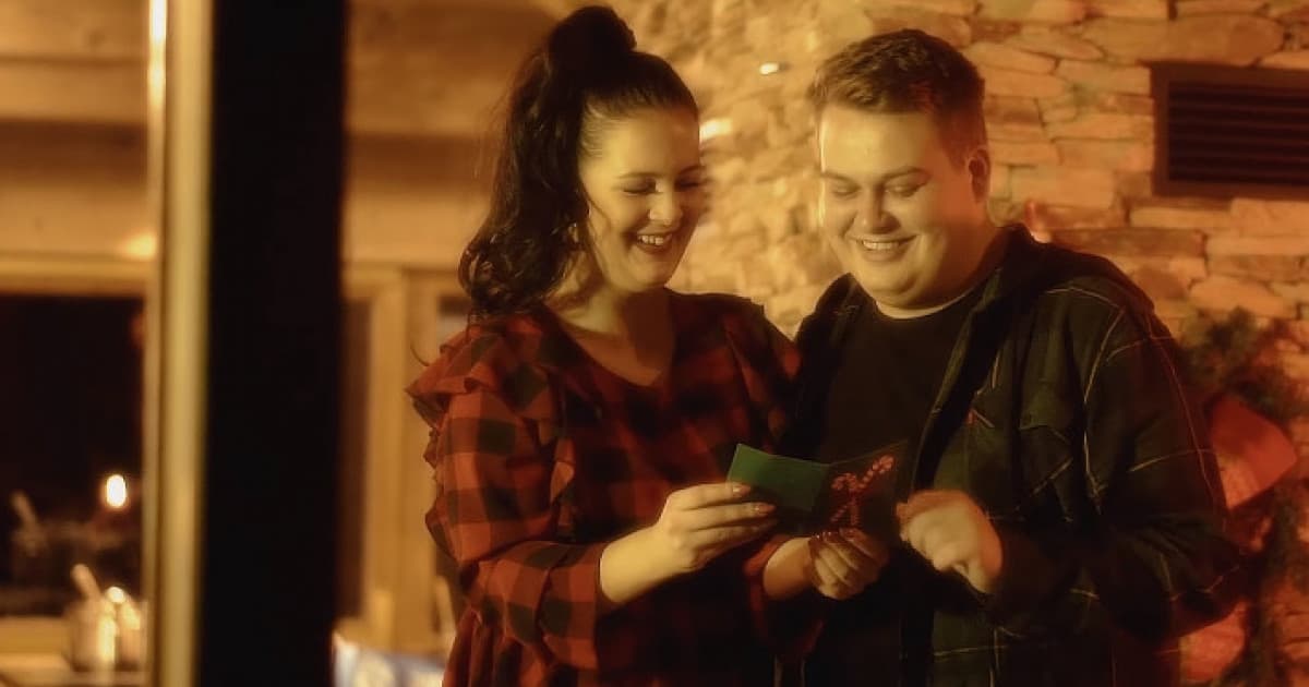 Slovenskí speváci Martin Císar a Tya sa postarali o nádhernú cover verziu vianočného hitu "White Christmas"