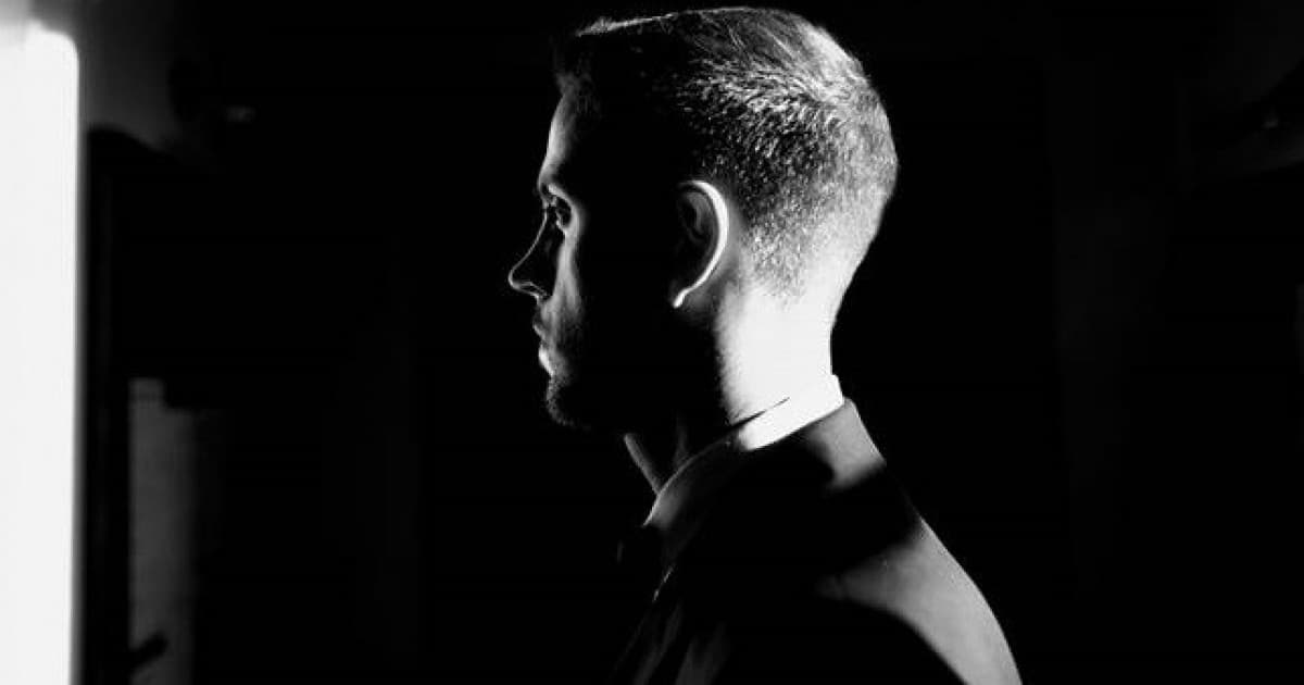 Spevák Denis Lacho prichádza opäť s novým projektom, kde predstavuje rovno 5 nových autorských skladieb