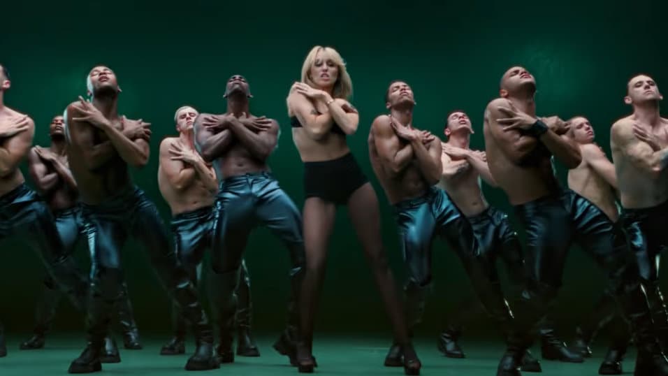 Miley Cyrus je späť a poriadne provokuje! Nový klip musíš vidieť