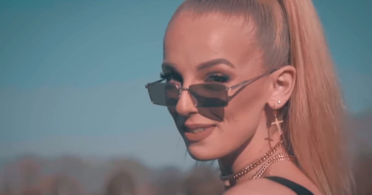 Simin hit „SPOLU“ dostal anglickú verziu. Fanúšikovia sú nadšení!