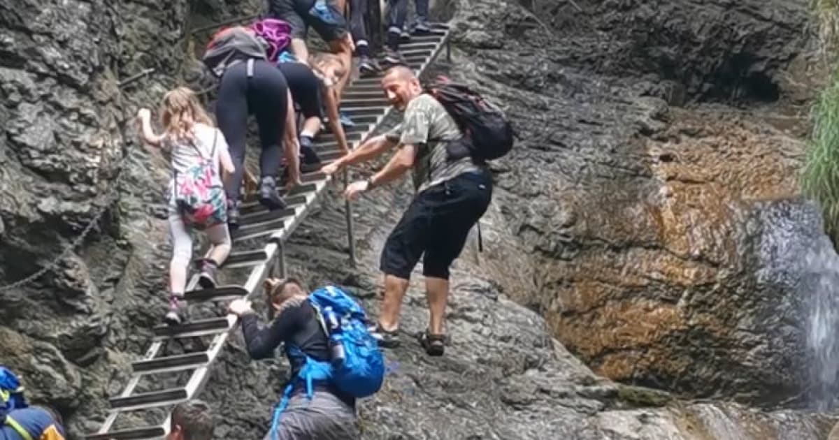 VIDEO: Česi na turistike na Slovensku. Nečakali v rade, v teniskách sa drali dopredu