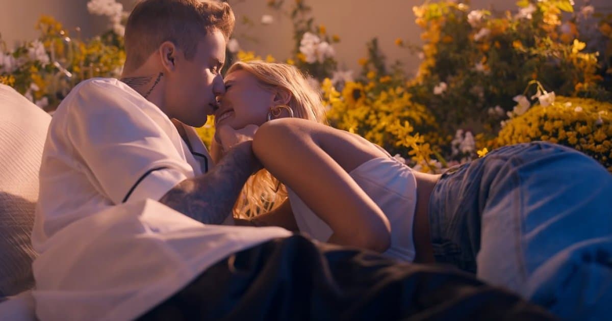 Vyznanie lásky, ktoré by potešilo každú ženu. Justin Bieber spieva svojej manželke Hailey