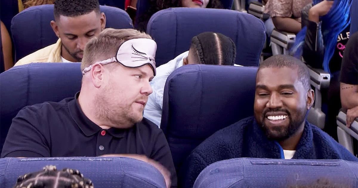 Kanye West povýšil Carpool Karaoke na nový level! Spieval v lietadle so 100-členným zborom