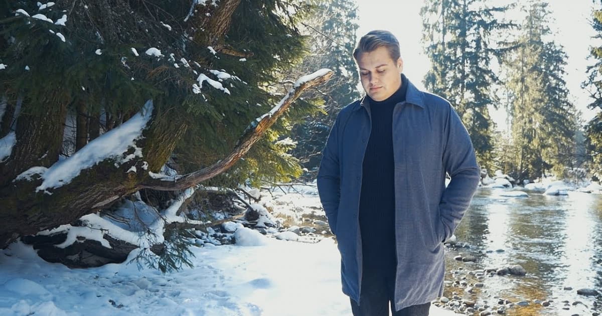 Martin Císar spieva v novinke "Navždy" o tenkej hranici medzi láskou a sklamaním. Nájdeš sa v jeho slovách?