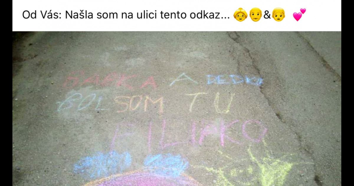 Filipko nemôže byť so svojou babkou a dedkom. Na chodník im preto nakreslil krásny odkaz