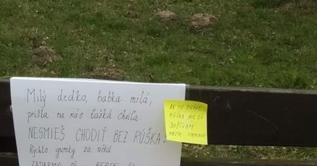 Solidarita mnohých Slovákov nepozná hranice. Tento odkaz sa objavil na lavičke v Žiline