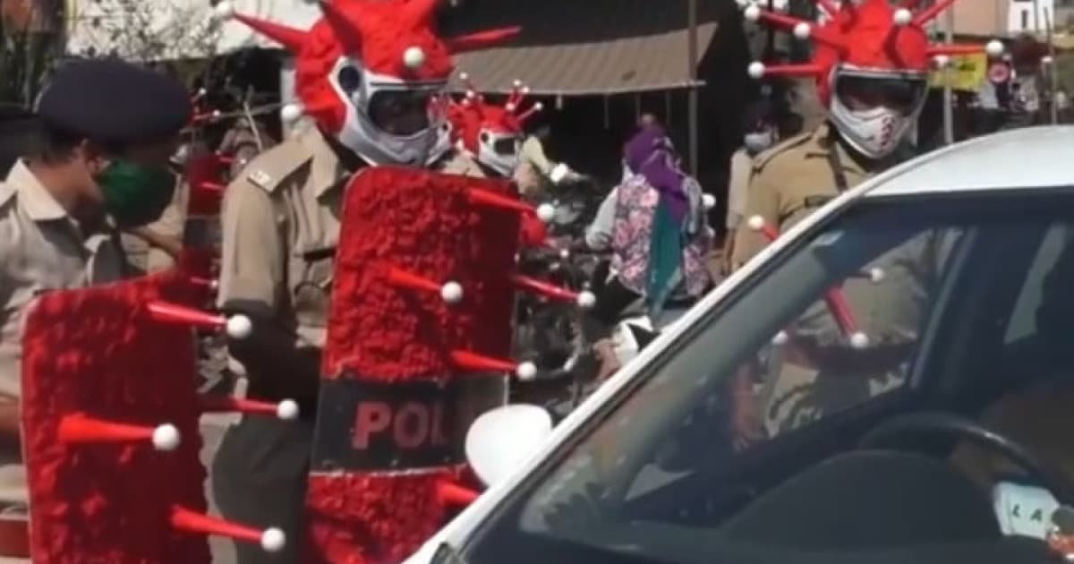 VIDEO: Indickí policajti si v boji proti koronavírusu zaobstarali nové masky