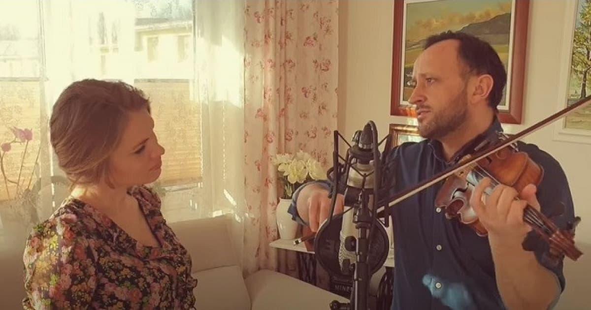 Ondrej Kandráč má novú pieseň s názvom „Ťažké časy ľudí spájajú“! Naspieval ju so svojou ženou