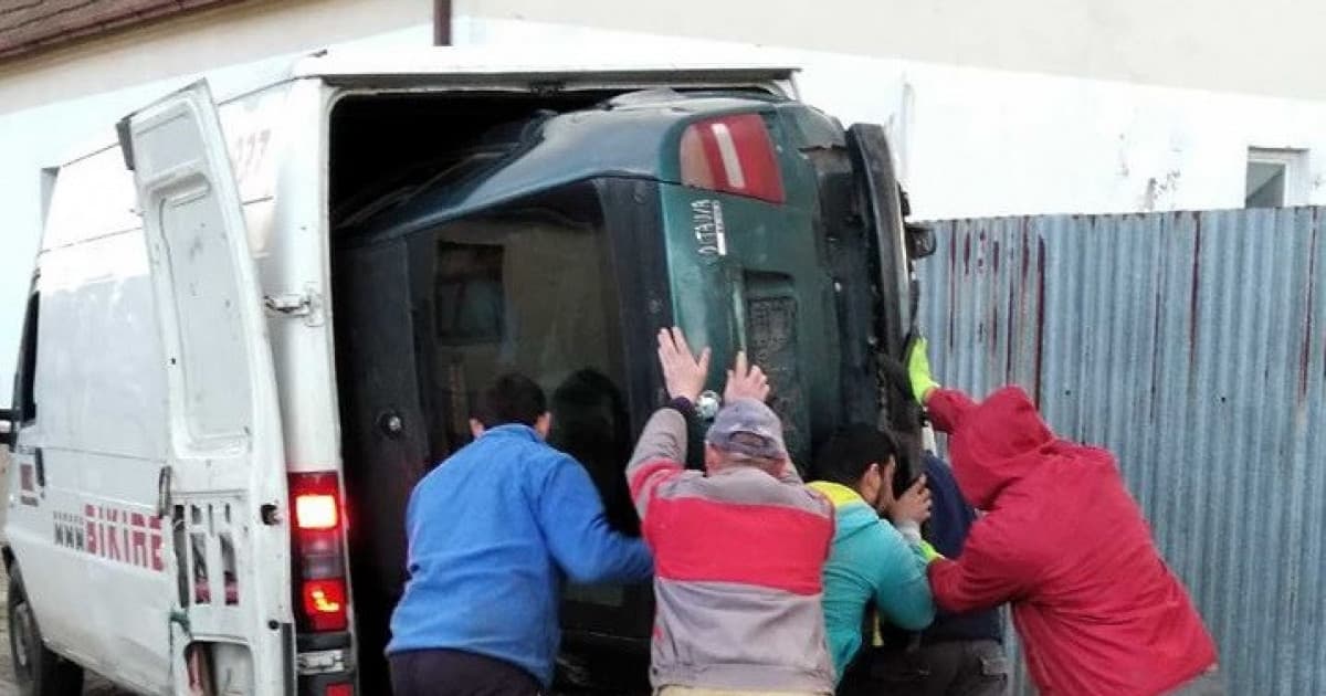 V Leopoldove prebieha odťahovanie auta naozaj unikátne. Sleduj!