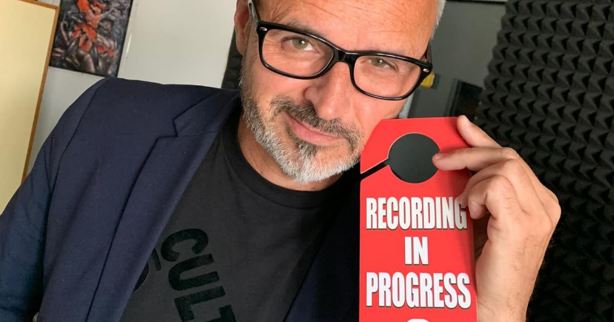Náš DJ Carlo namixoval takú hodinu tanečnej hudby, že už teraz ťa bolia nohy