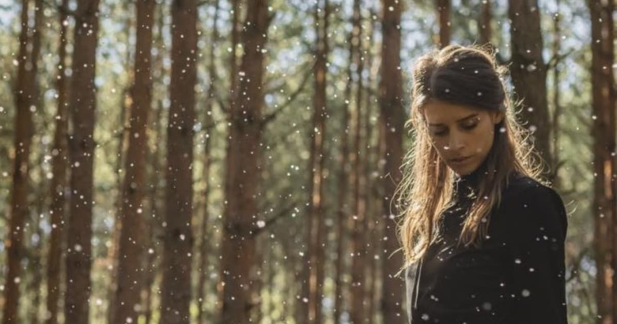 Sima Martausová zverejnila klip k piesni Červené polia. Skladba sprevádza film Správa, ktorý je nominovaný na Oscara