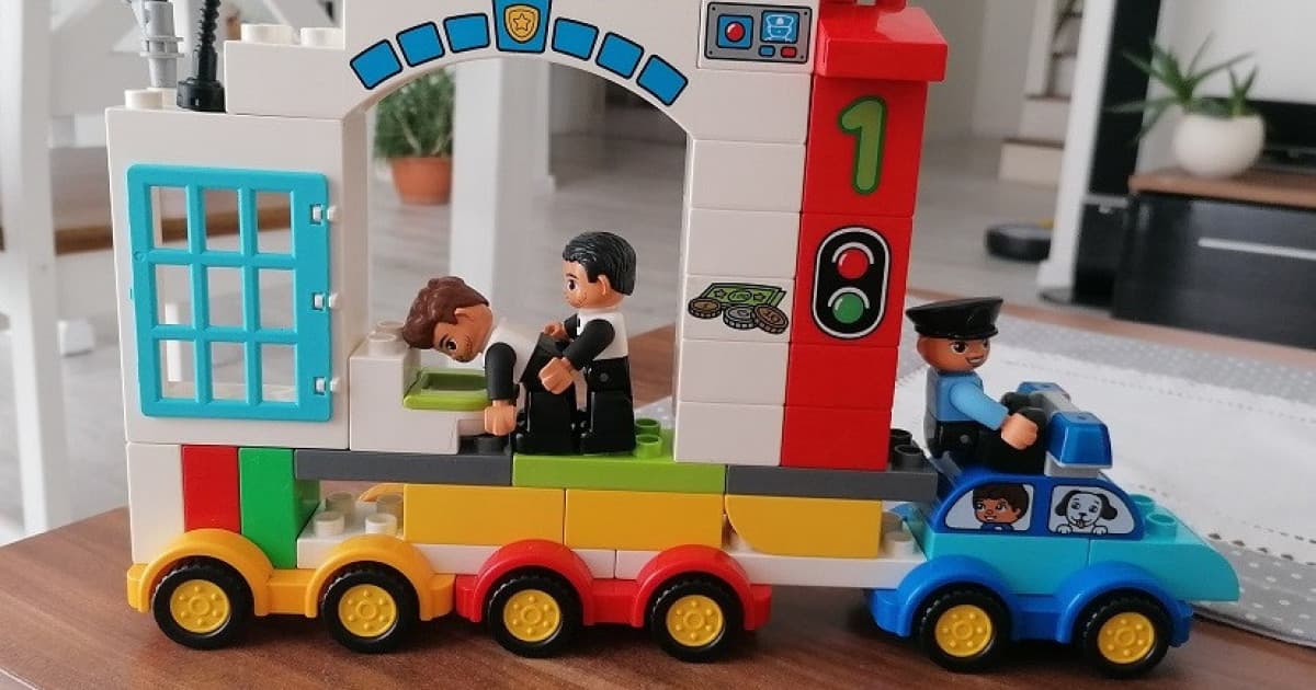 Jej syn si takto postavil lego. Keď sa ho opýtala, čo robia tí dvaja, neverila vlastným ušiam!