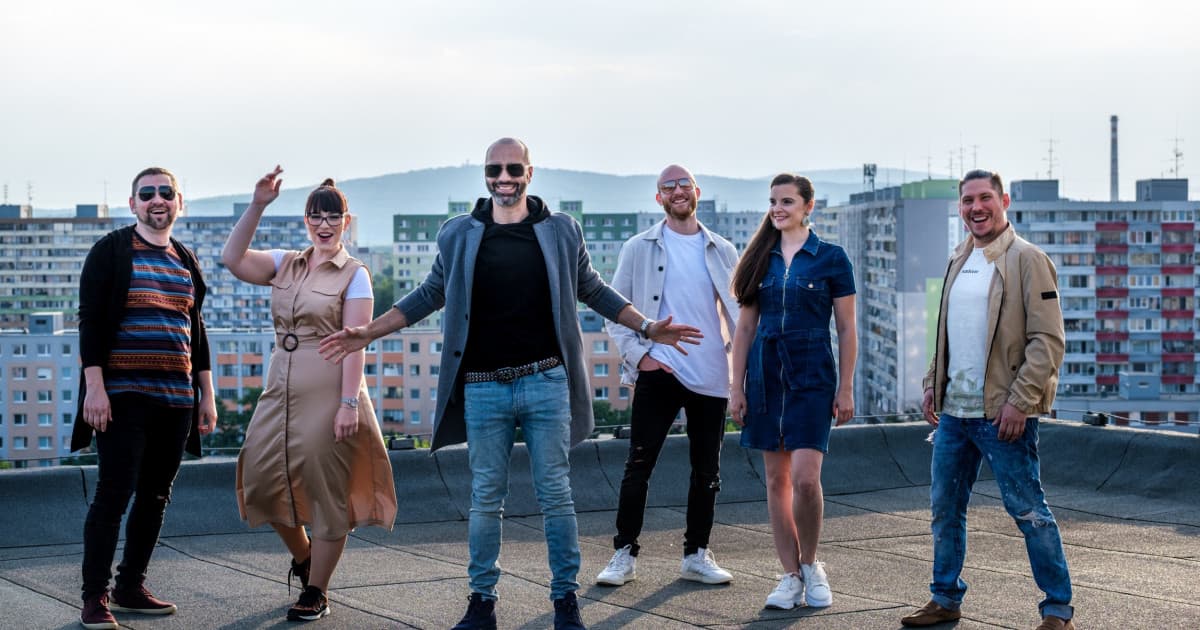 Robo Opatovský a acapella For You prichádzajú s prekvapením - s pozoruhodnou vokálnou verziou skladby "Je nad slnko jasné "