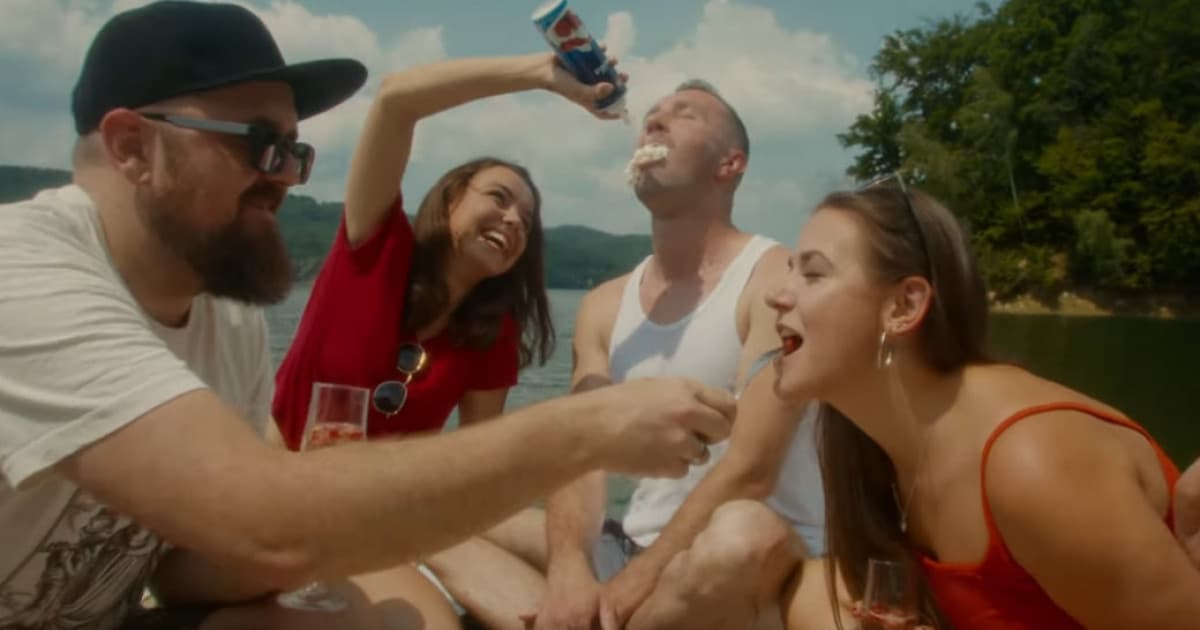 Kultová svidnícka kapela Piňazi De ťa svojou novinkou určite roztancuje