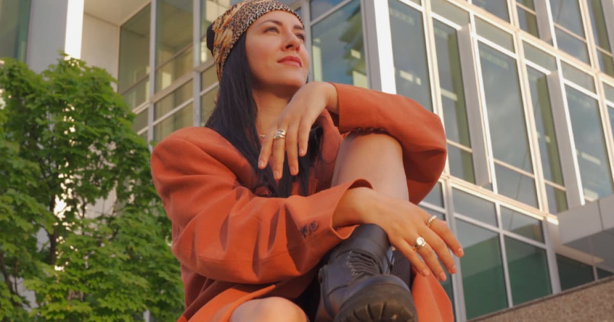 Speváčka LARA MORR a jej nový singel "Offline"