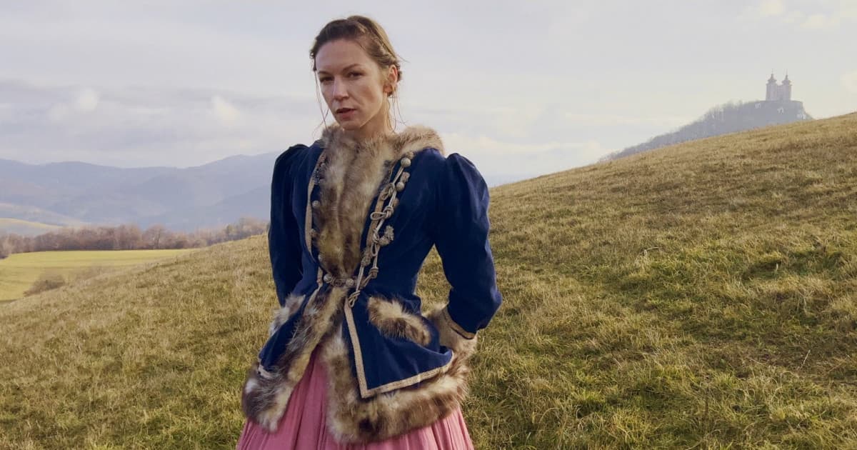 Zuzana Smatanová zverejnila videoklip k novinke Tajomstvo - titulnej piesni k filmu Slúžka