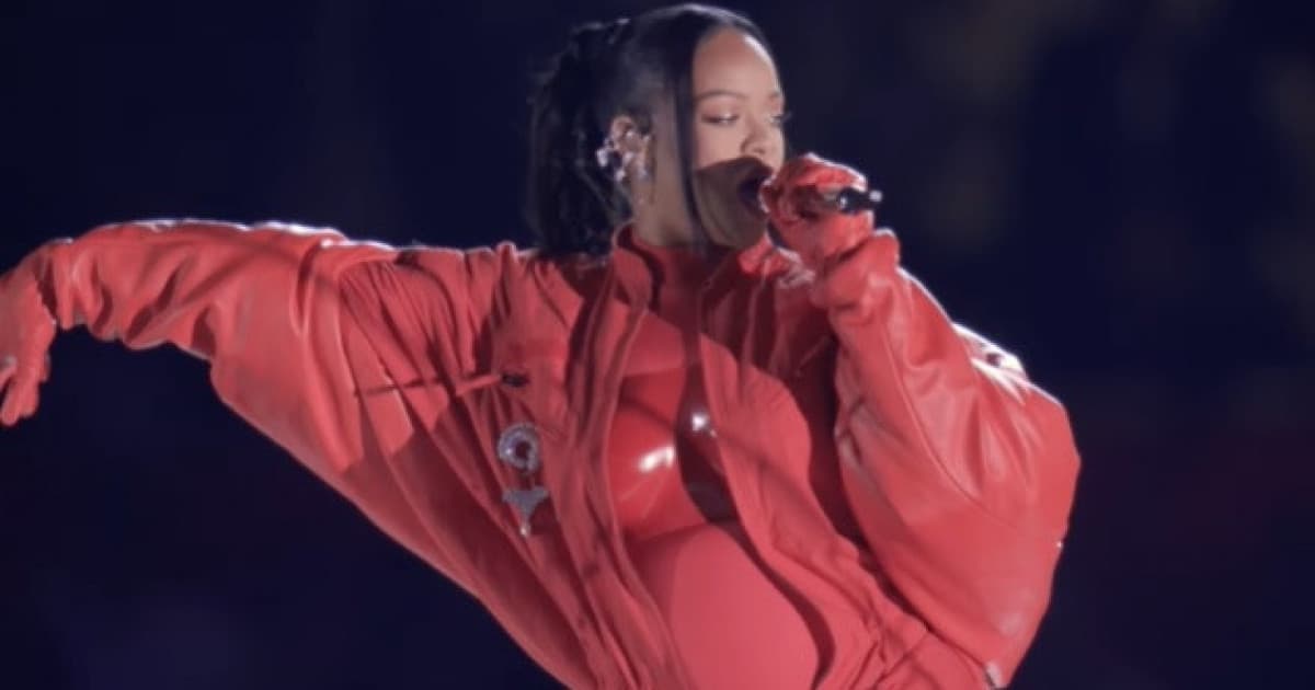 Rihanna počas Super Bowlu predviedla neskutočnú šou! Je opäť tehotná?