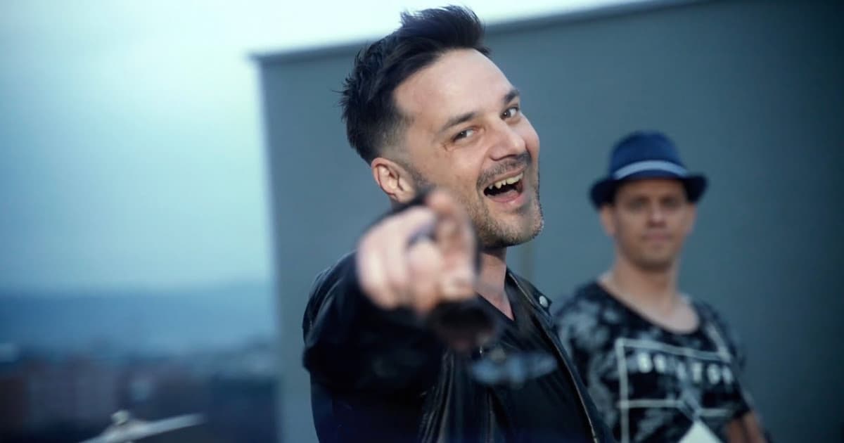 Spevák Peter Bažík hlási návrat na hudobnú scénu!