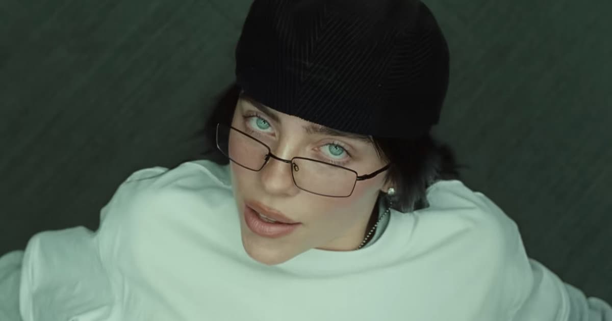 Nový klip Billie Eilish ku krásnej balade „BIRDS OF A FEATHER“