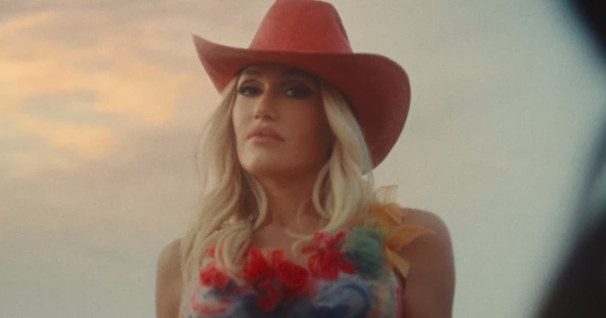 Gwen Stefani pochováva spomienky z minulosti vo videu „Somebody Else“