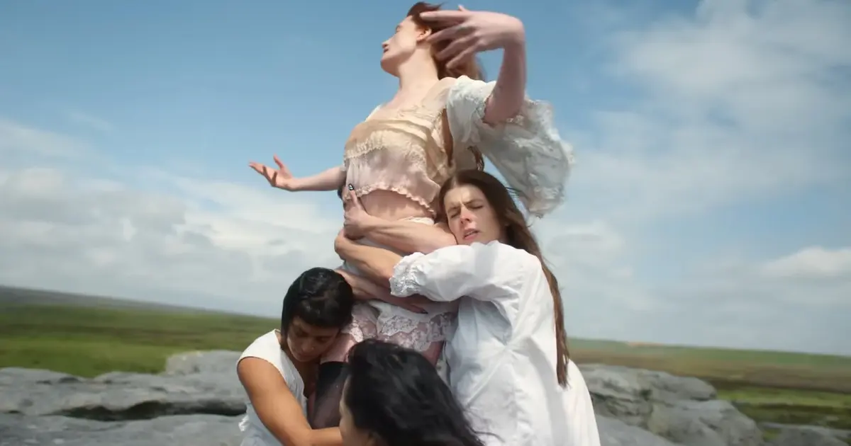 Florence + The Machine predstavili magický videoklip k piesni "Sympathy Magic"