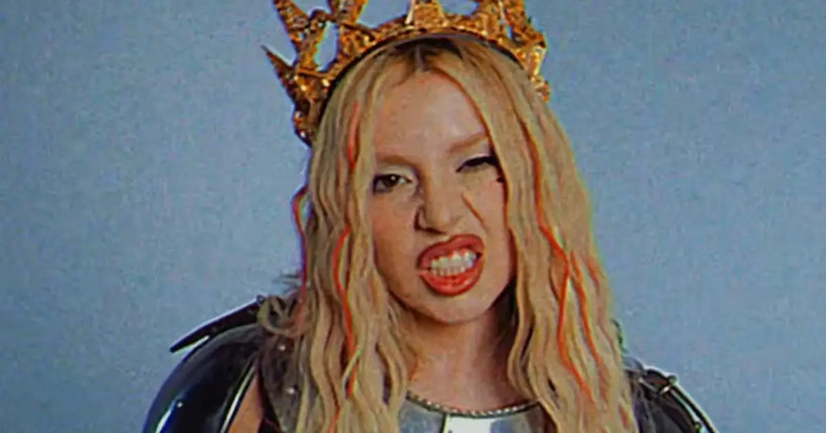 Ava Max odštartovala novú éru novinkou „KiLL iT QUEEN“