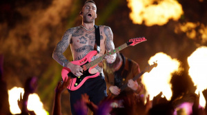 Polčas Super Bowl 2019 patril Maroon 5. Polonahý Adam Levine, lampióny a najznámejšie hity - taká bola ich veľkolepá šou!