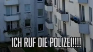 Spievať na balkónoch ako v Taliansku, skúsili aj Nemci. Výsledok ťa pobaví